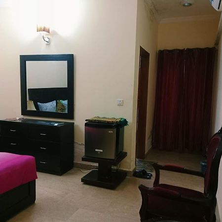 Royal Galaxy Bed & Breakfast Islamabad: Family-Exclusive Retreat Exterior photo