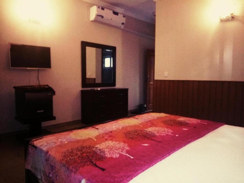 Royal Galaxy Bed & Breakfast Islamabad: Family-Exclusive Retreat Exterior photo