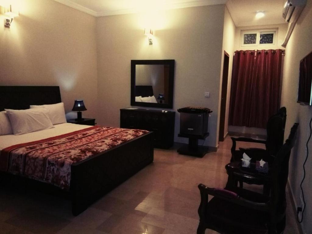 Royal Galaxy Bed & Breakfast Islamabad: Family-Exclusive Retreat Exterior photo