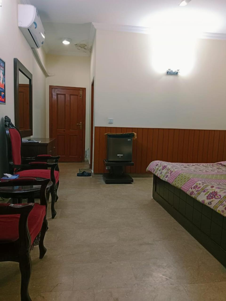 Royal Galaxy Bed & Breakfast Islamabad: Family-Exclusive Retreat Exterior photo