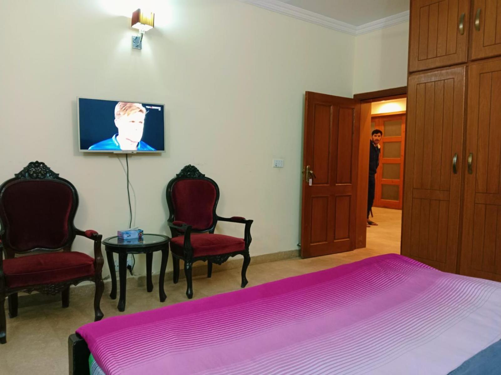 Royal Galaxy Bed & Breakfast Islamabad: Family-Exclusive Retreat Exterior photo